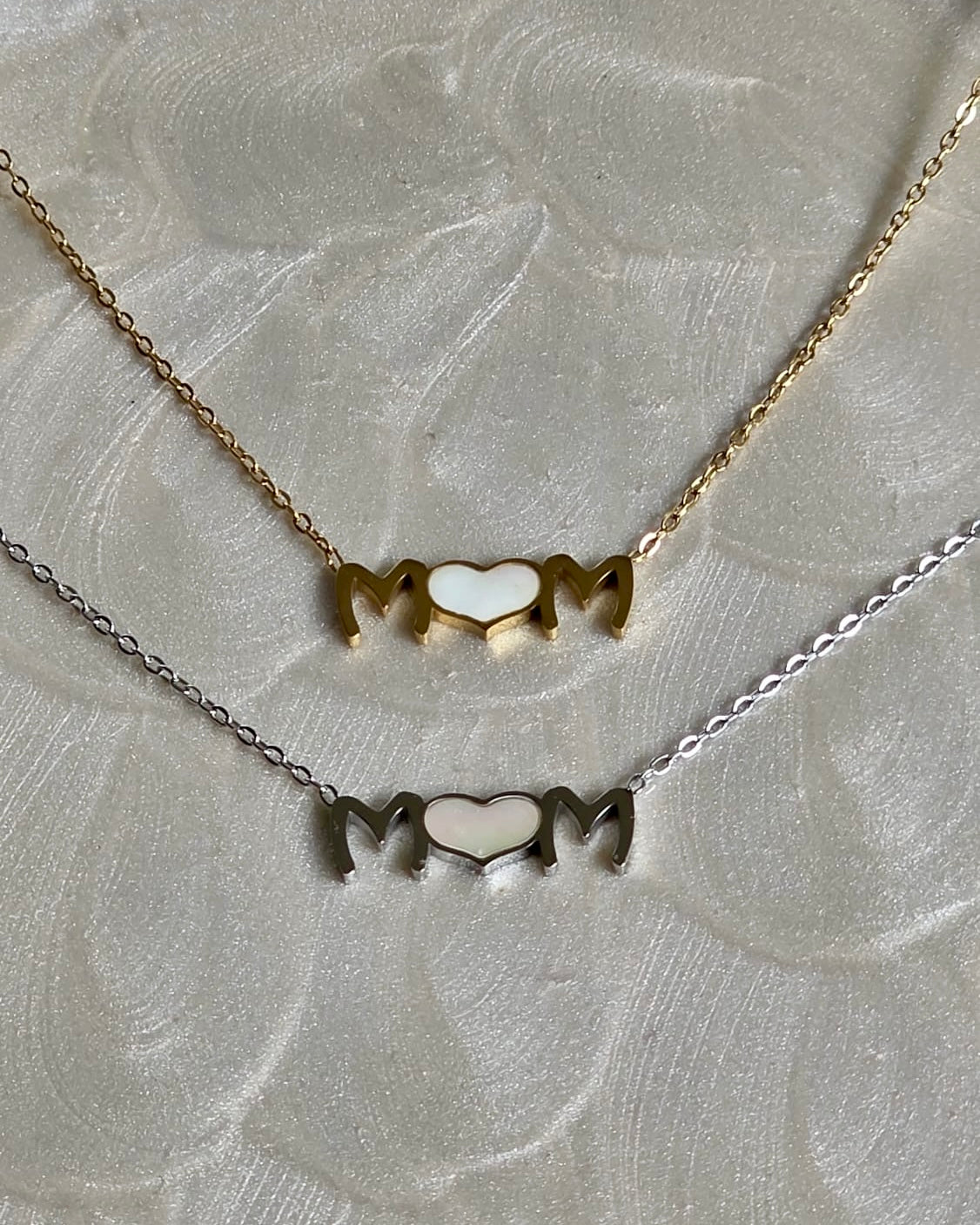 Elegant “Mom” Stainless Steel Necklace with Mother-of-Pearl Heart