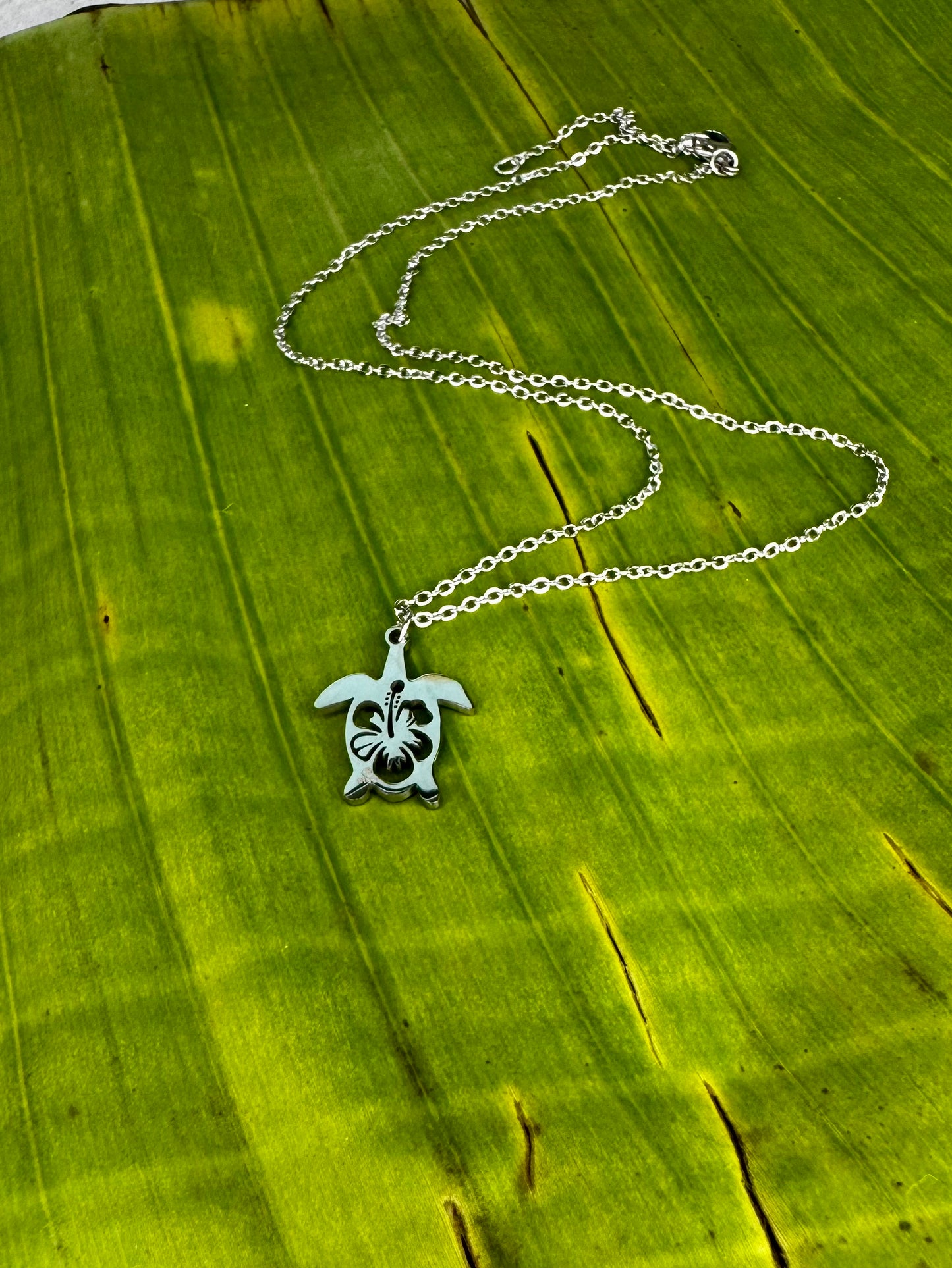 Turtle & Maga Flower Necklace