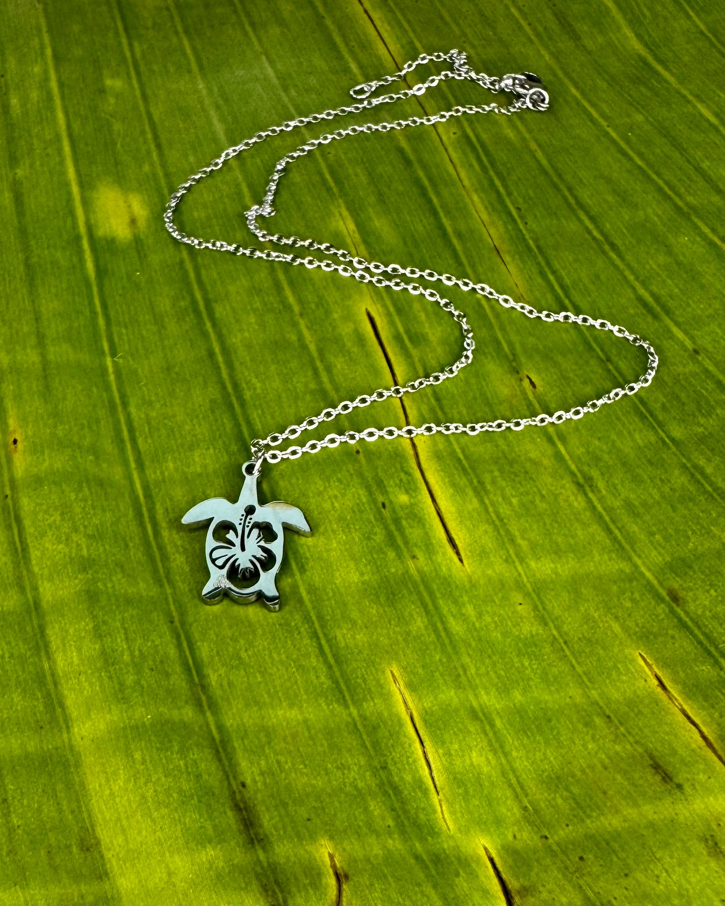 Turtle & Maga Flower Necklace