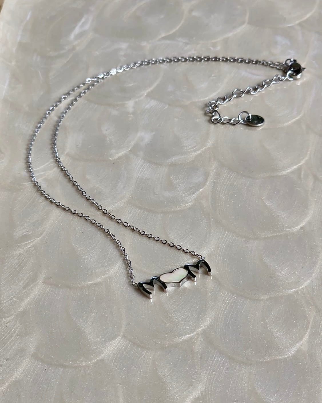 Elegant “Mom” Stainless Steel Necklace with Mother-of-Pearl Heart