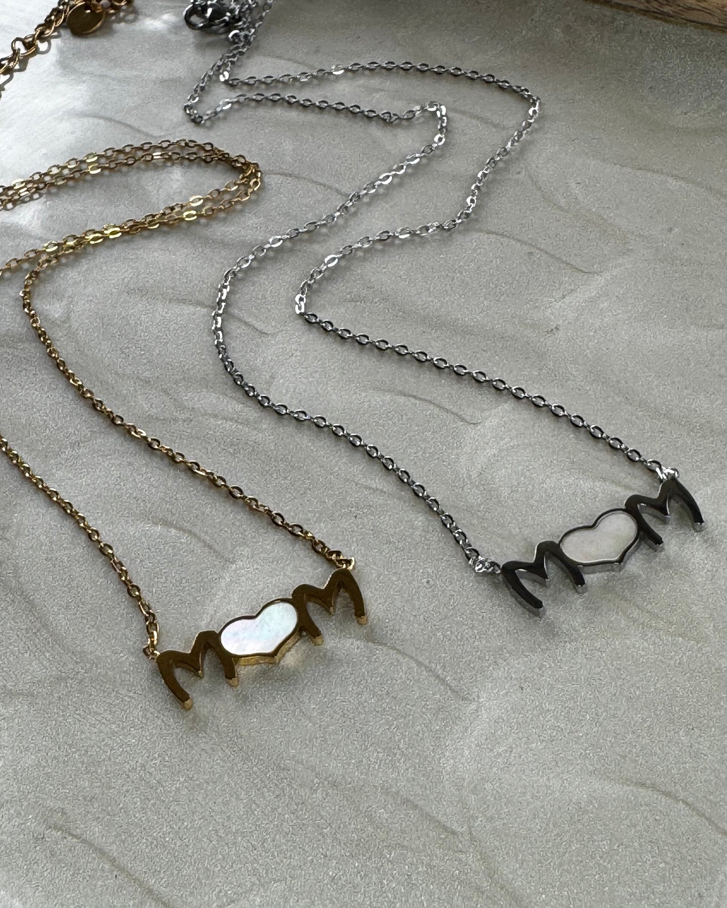 Elegant “Mom” Stainless Steel Necklace with Mother-of-Pearl Heart