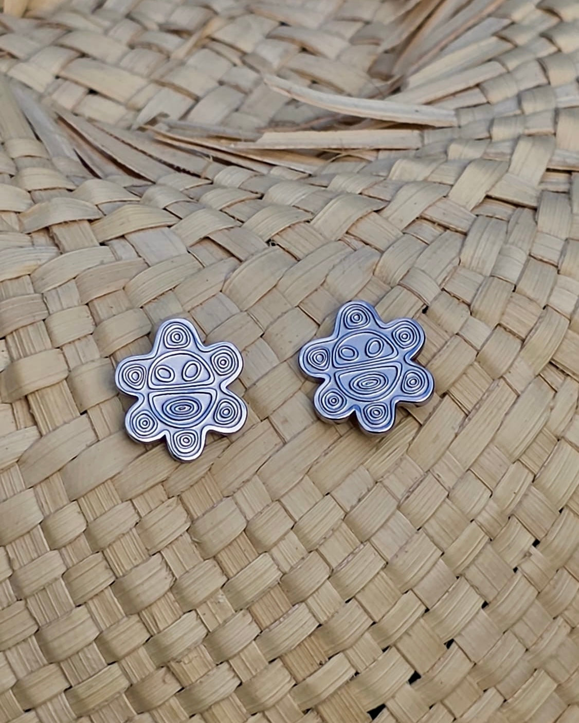 10mm Sol Taino stainless steel stud earrings in gold and silver color