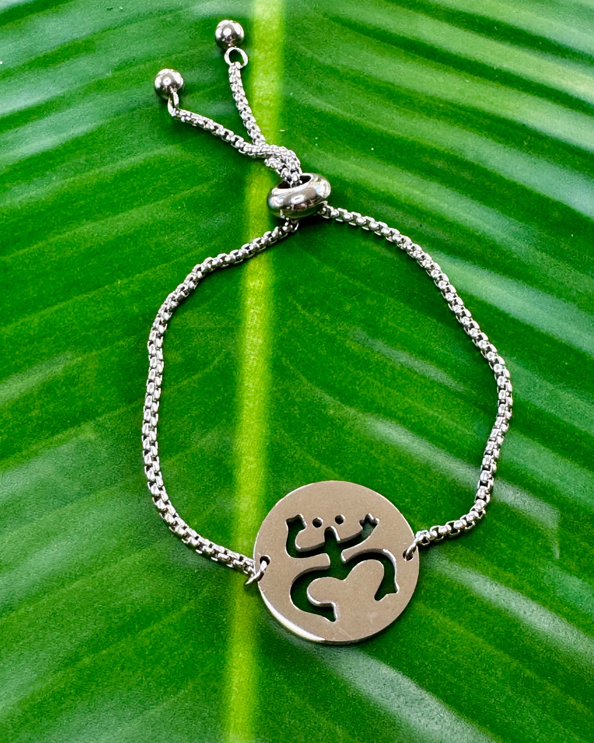 Adjustable stainless steel bracelet with Coquí Taíno charm in silver or gold.