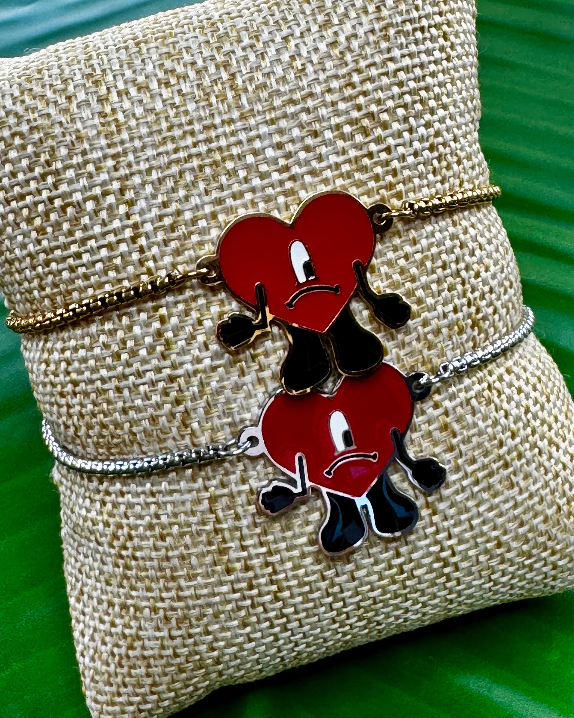 Adjustable stainless steel bracelet in gold or silver with Desde el Corazón heart symbol, inspired by Bad Bunny’s album dedicated to Puerto Rico