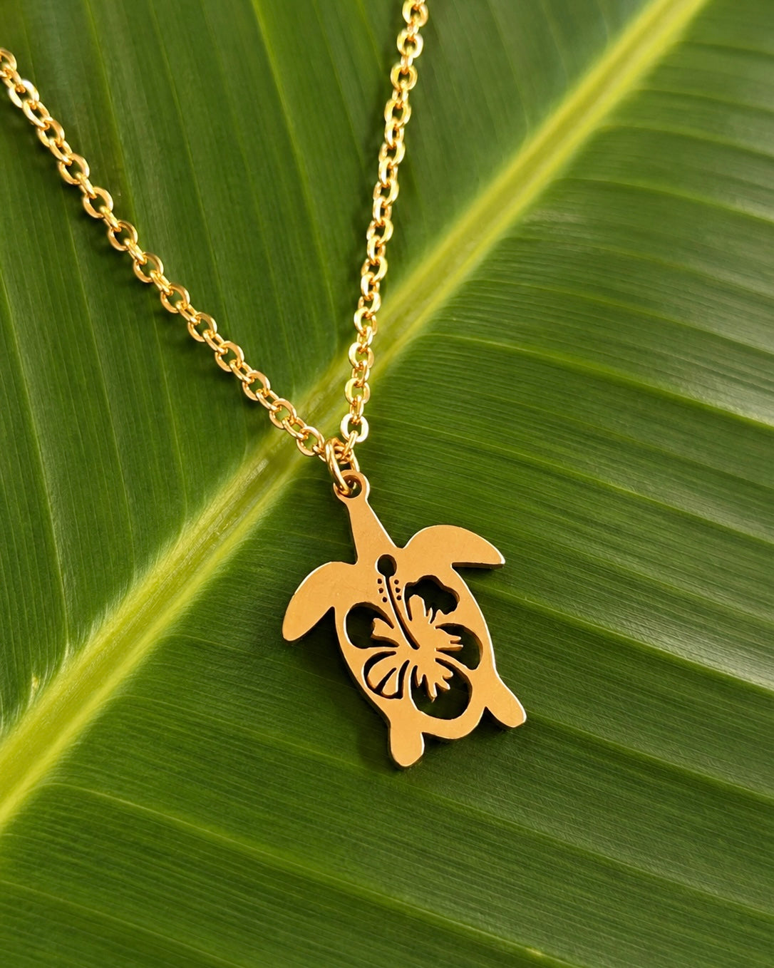 Turtle & Maga Flower Necklace