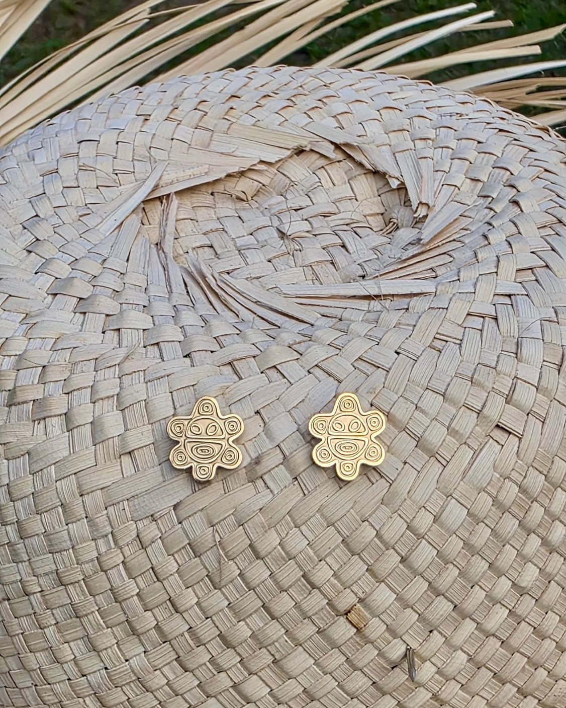 10mm Sol Taino stainless steel stud earrings in gold and silver color