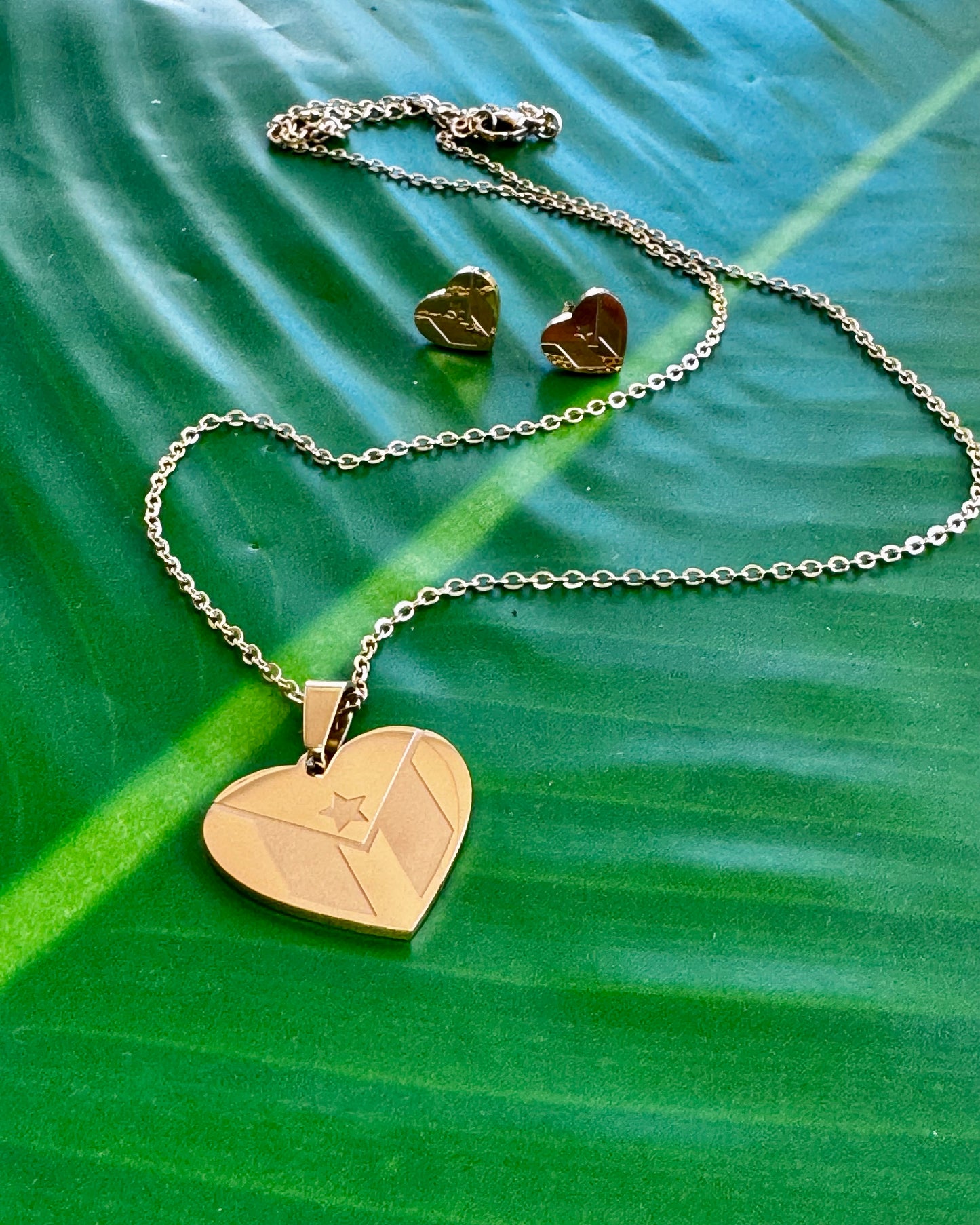 Puerto Rico Gold Flag Stainless Steel Jewelry Set – Heart Design (18” Necklace)