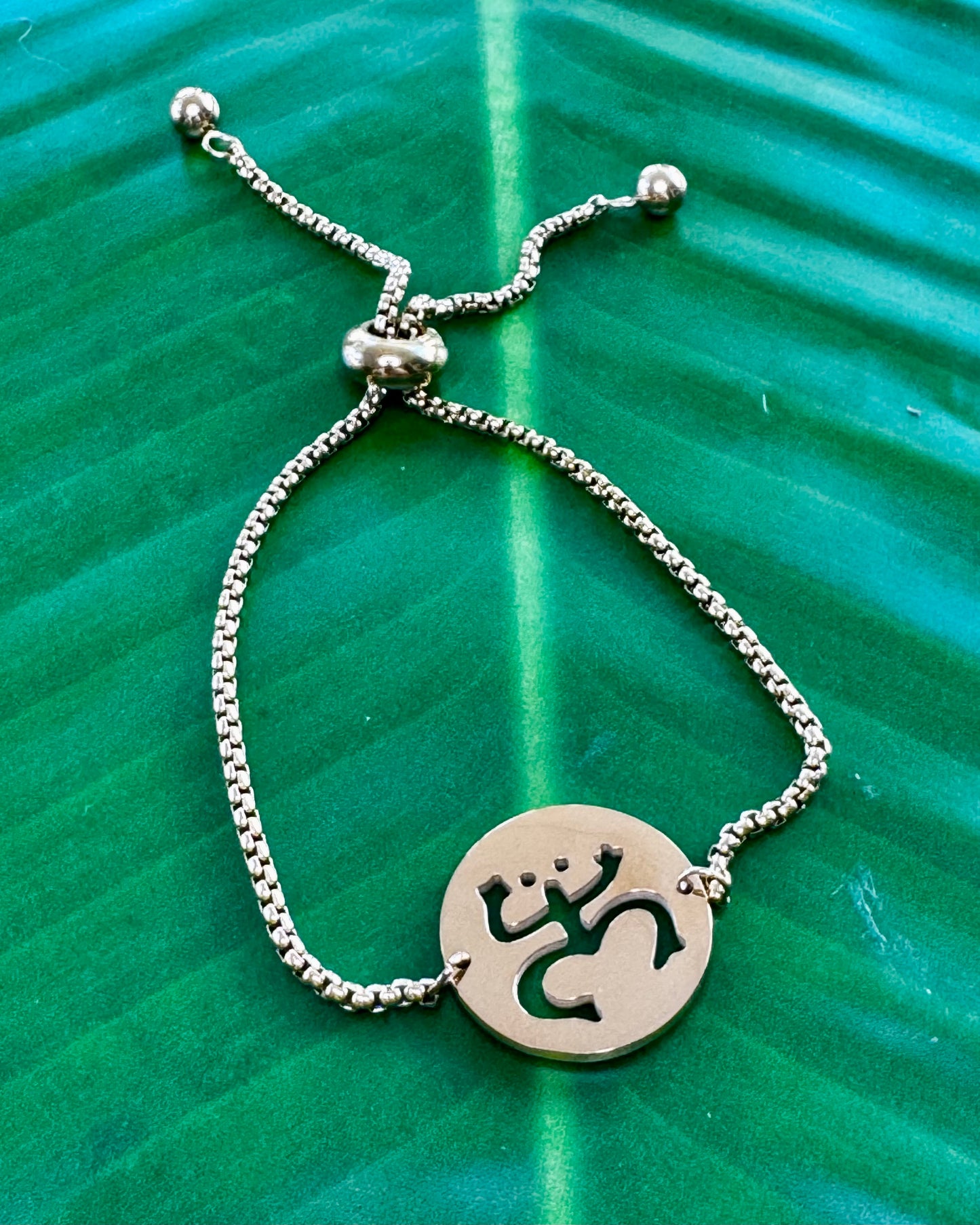 Adjustable stainless steel bracelet with Coquí Taíno charm in silver or gold.