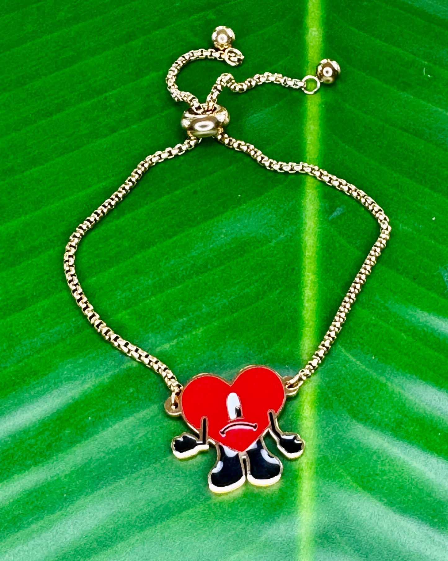 Adjustable stainless steel bracelet in gold or silver with Desde el Corazón heart symbol, inspired by Bad Bunny’s album dedicated to Puerto Rico