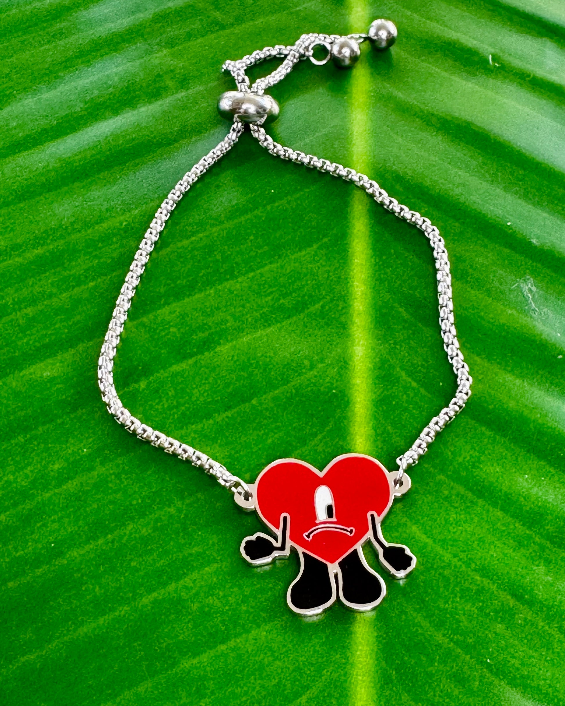 Adjustable stainless steel bracelet in gold or silver with Desde el Corazón heart symbol, inspired by Bad Bunny’s album dedicated to Puerto Rico