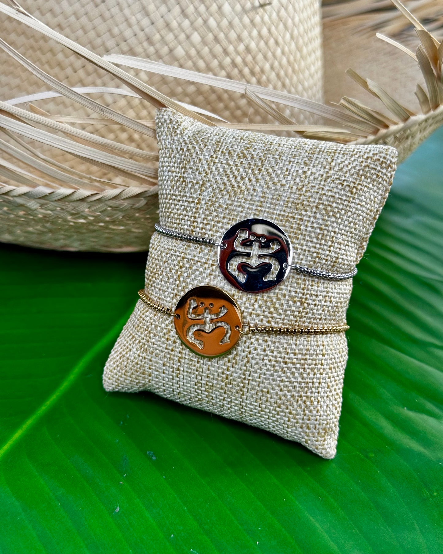 Adjustable stainless steel bracelet with Coquí Taíno charm in silver or gold.