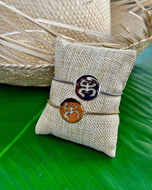 Adjustable stainless steel bracelet with Coquí Taíno charm in silver or gold.