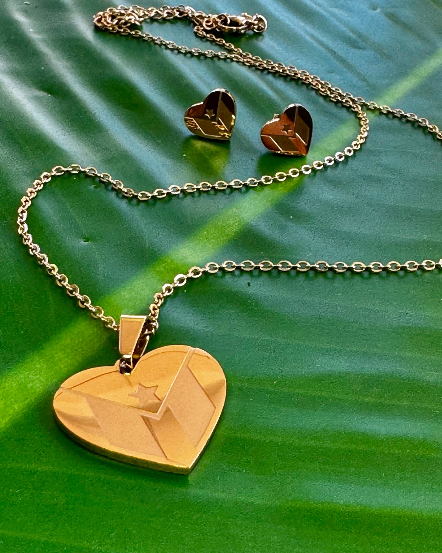 Puerto Rico Gold Flag Stainless Steel Jewelry Set – Heart Design (18” Necklace)