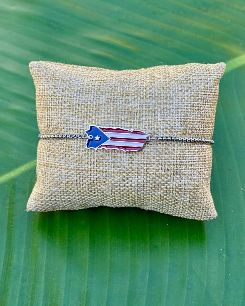 Stainless steel bracelet featuring the map of Puerto Rico adorned with the Puerto Rican flag, available in silver and gold colors.