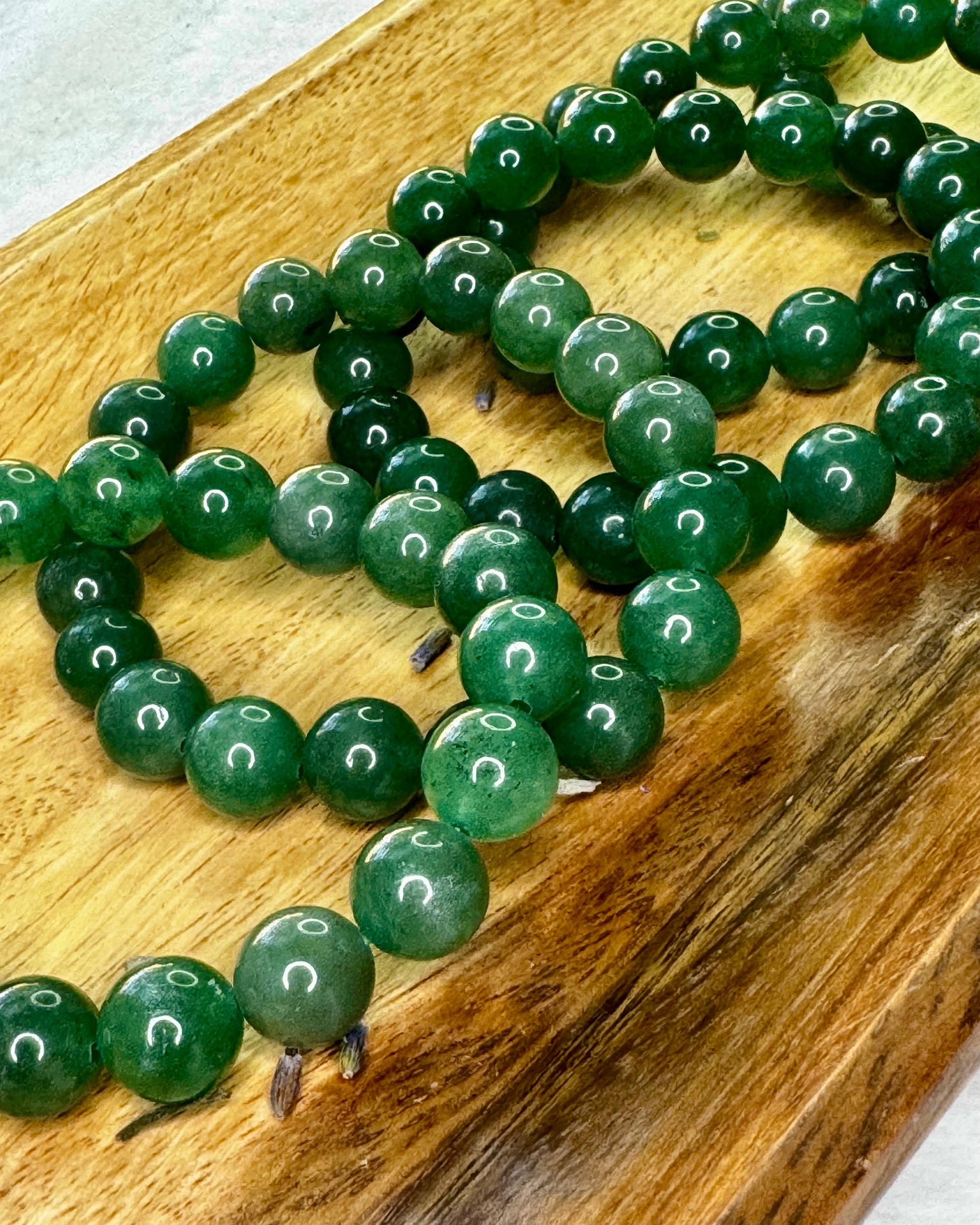 Natural Moss Agate beaded bracelet with 10mm stones for emotional healing and inner harmony.